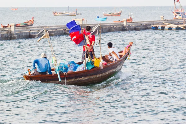 Navio de pesca em Andaman sea Tailândia — Fotografia de Stock