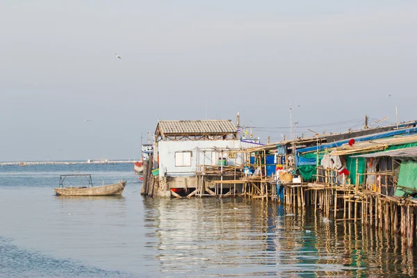 Schip in de andaman zee thailand vissen — Stockfoto