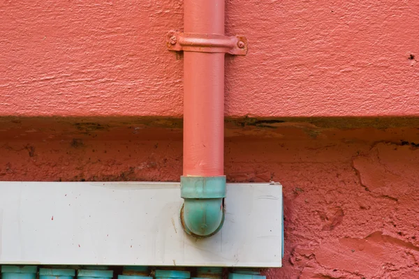 Wall with pipe painted and decorated — Stock Photo, Image