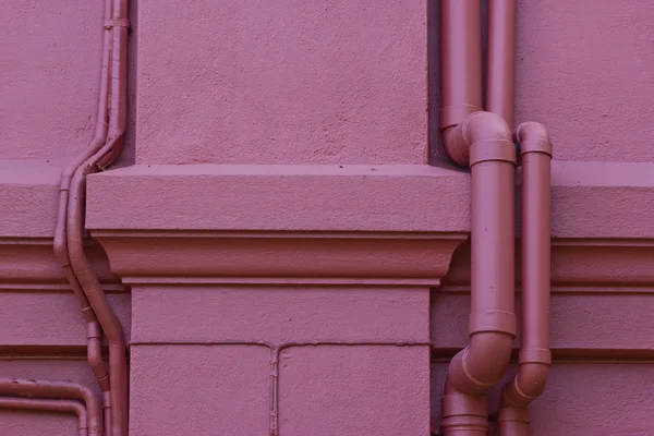 Parede com tubo pintado e decorado — Fotografia de Stock