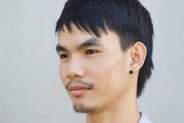 Asiático Jovem homem sorrindo, retrato — Fotografia de Stock