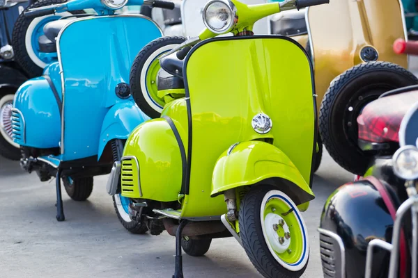 Scooter clássico moderno na Tailândia — Fotografia de Stock