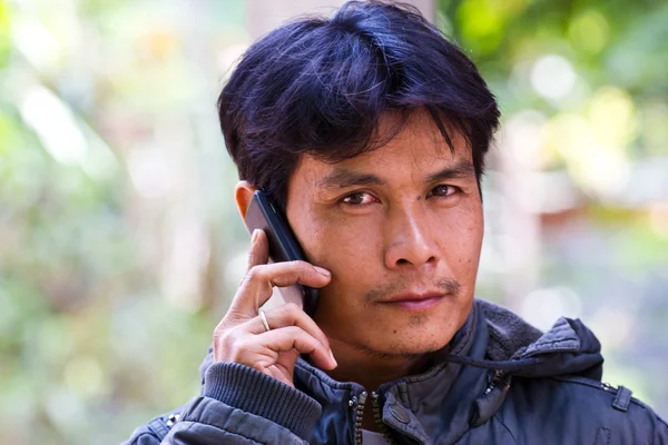 Man talking on the phone and smiling — Stock Photo, Image