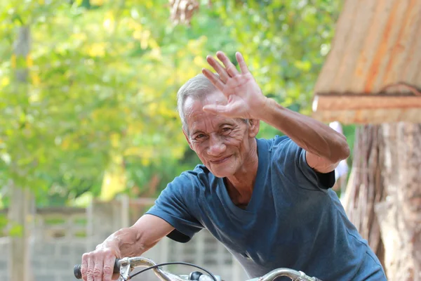 Gelukkig oude man die lacht — Stockfoto