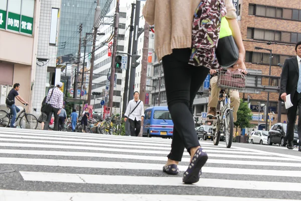 Tokio, Japonia-2 czerwca: niezidentyfikowane pieszych w shibuya crossin — Zdjęcie stockowe