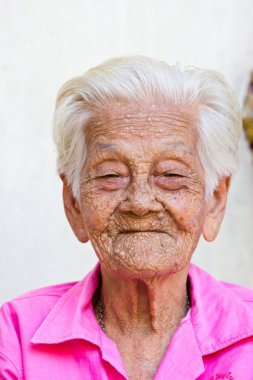 yaşlı kadın mutlu ,
