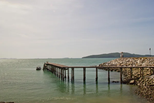 Hout steiger in Thaise zee — Stockfoto