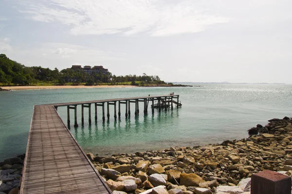 Wood jetty in Thai sea — Stock Photo, Image