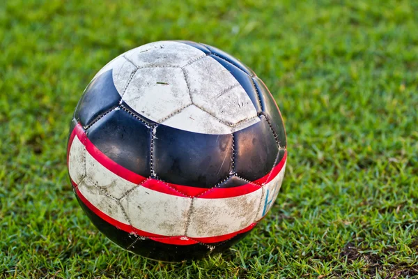 Soccer ball on green grass — Stock Photo, Image