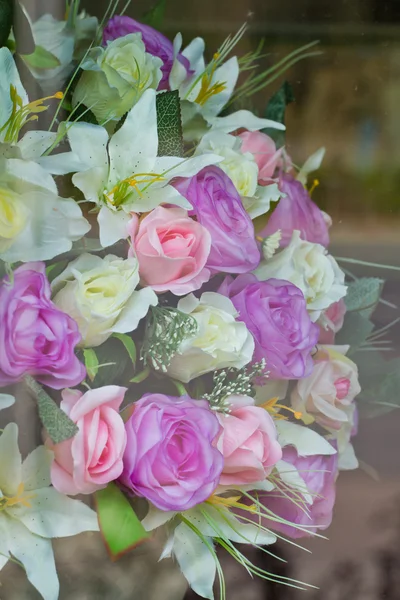 Bouquet de roses dans la chambre — Photo