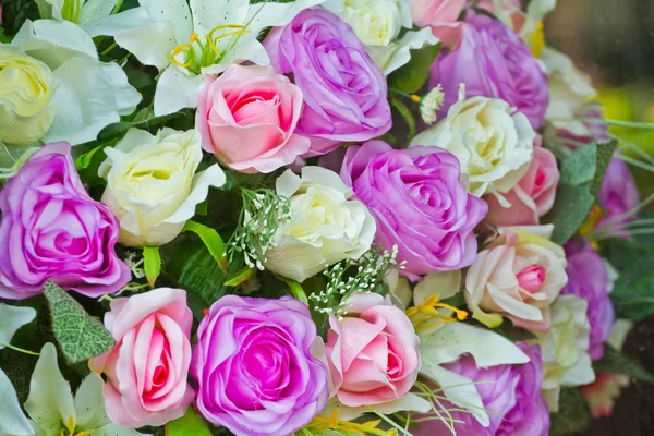 Ramo de rosas en la habitación —  Fotos de Stock