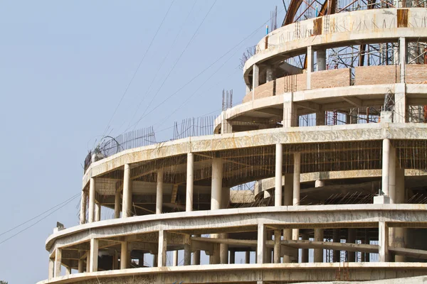 Modern gebouw is constructie in de Thaise tempel. — Stockfoto