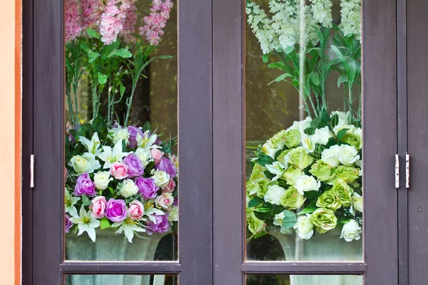 Bouquet de roses dans la chambre — Photo