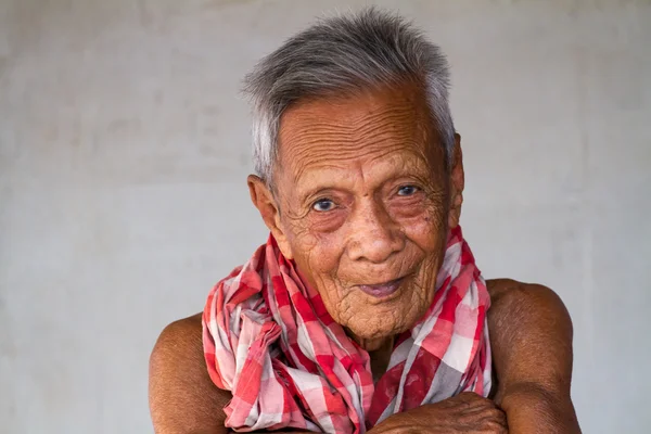 Aziatische oude senior man candid portret — Stockfoto