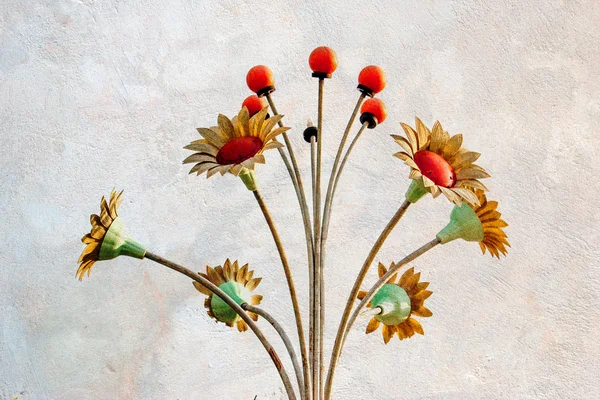 Lampenständer im Garten — Stockfoto