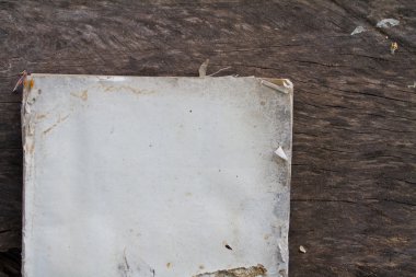 eski ve yıpranmış not kağıdı