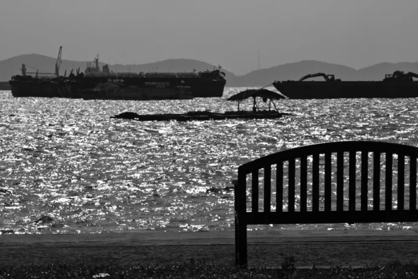 Bench by sea — Stock Photo, Image