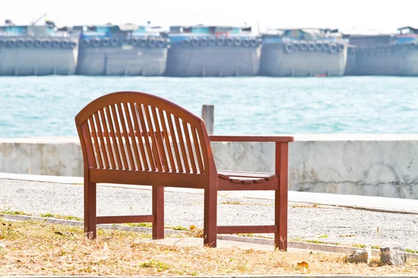 Bank am Meer — Stockfoto