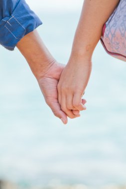 Tay deniz üzerinde iki eli