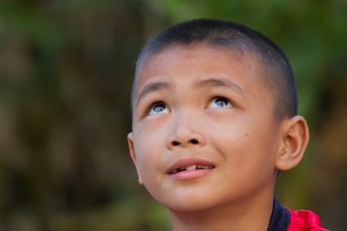 neşeli çocuk portresi