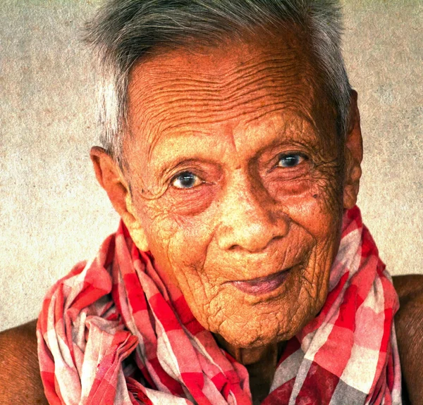 Asiatique vieux vieux homme candide portrait — Photo