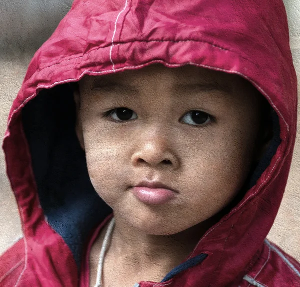 Asian boy on a cold winter day — Stock Photo, Image