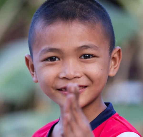 开朗的男孩的肖像 — Stockfoto