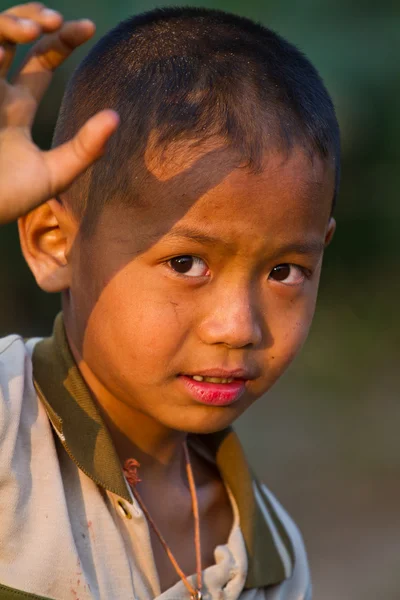 Retrato del niño alegre —  Fotos de Stock