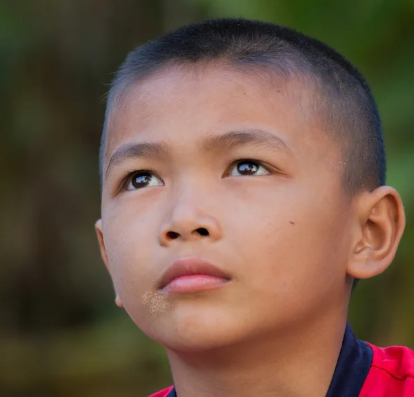 Portret van de vrolijke jongen — Stockfoto