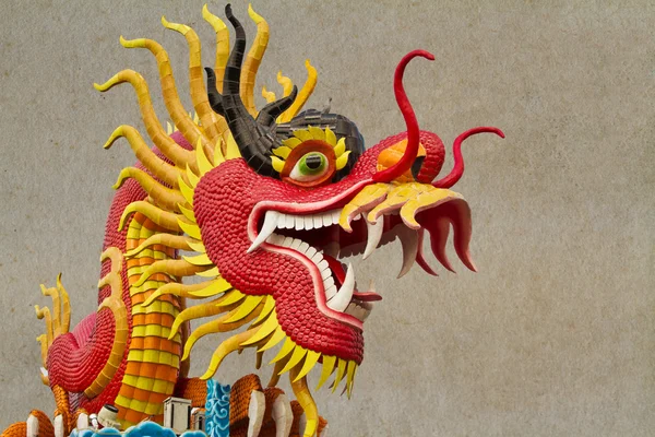 Čínský drak socha v chonburi — Stock fotografie