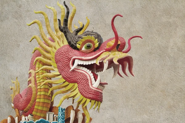 Čínský drak socha v chonburi — Stock fotografie