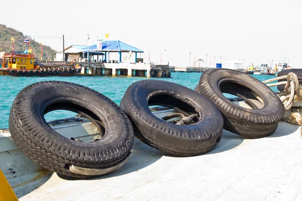 Tires cushion at the docks of chonburi — Stock Photo, Image