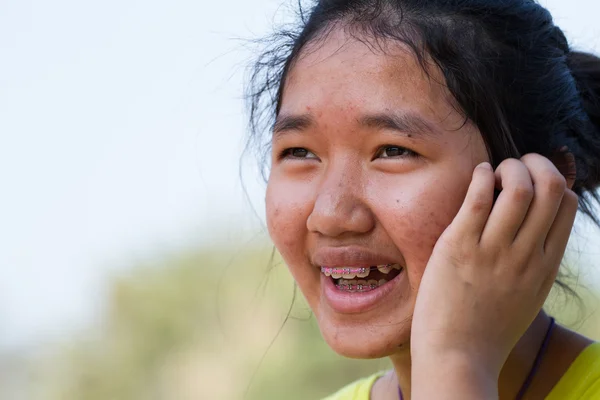 Asiatische junge glückliche Frau Porträt — Stockfoto