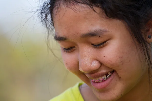 Asiático joven feliz mujer retrato — Foto de Stock