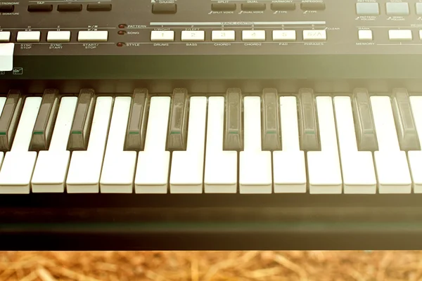 Fechar a tecla de piano, vista frontal — Fotografia de Stock