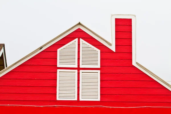 Großes Einfamilienhaus im ländlichen Raum. — Redaktionelles Stockfoto