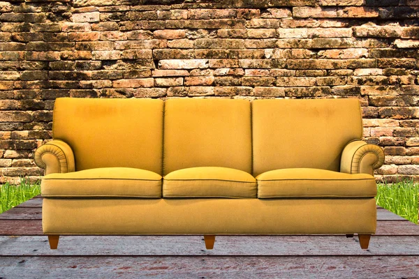 Bonito y lujoso sofá de cuero — Foto de Stock