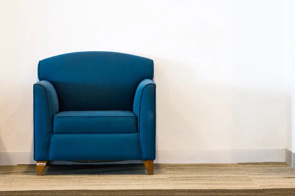 Bonito y lujoso sofá de cuero — Foto de Stock