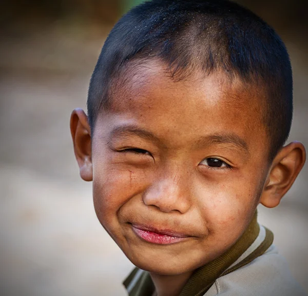 Retrato del niño alegre —  Fotos de Stock