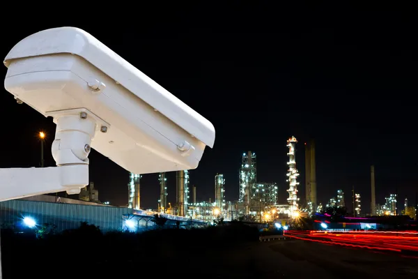 Security camera detects the movement of traffic. Skyscraper roof — Stock Photo, Image