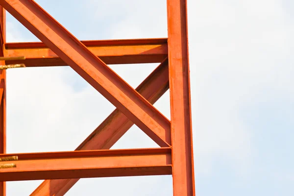 Onvoltooide staalconstructie gebouwen in een fabriek — Stockfoto