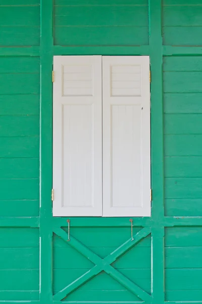 Habitación de madera con ventana y lámpara — Foto de Stock