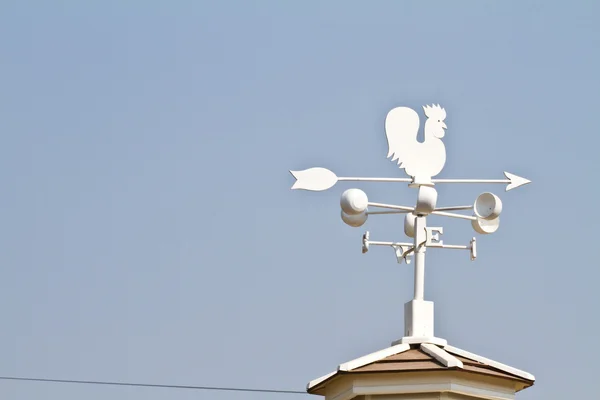 Weather vane - cockerel which reflected sun against bright-dark — Stock Photo, Image