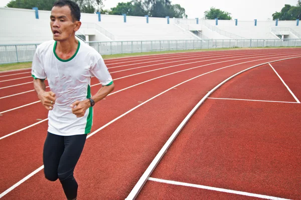 Runner rekabetçi çalışan kırpılmış görüntü — Stok fotoğraf