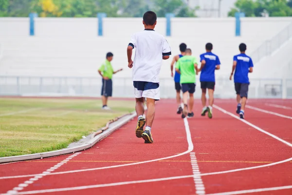 Oříznout obrázek běžec na konkurenční běží — Stock fotografie