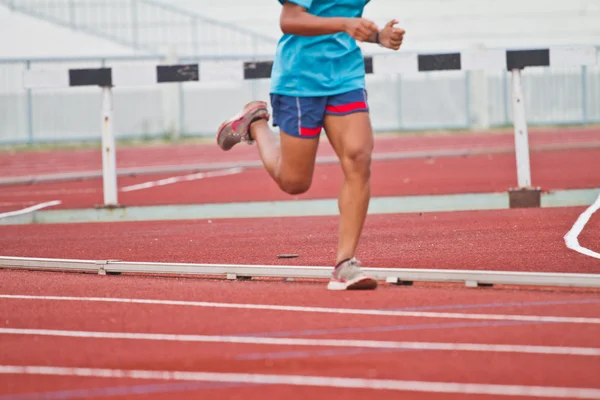 Przycięte zdjęcie Runner konkurencji działa — Zdjęcie stockowe