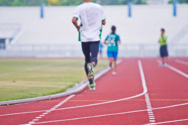 Beskuren bild av löpare på konkurrenskraftiga körs — Stockfoto