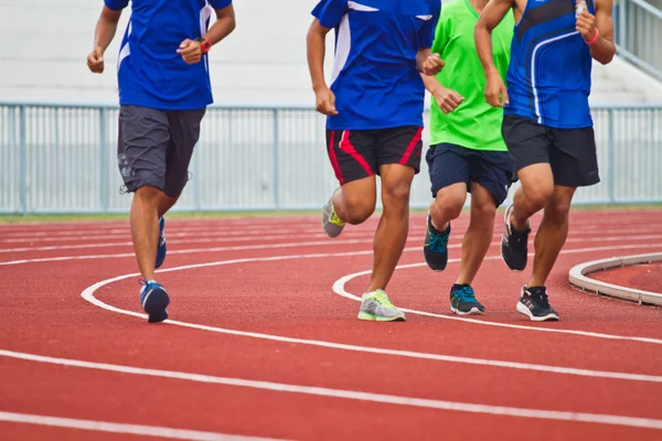 Image recadrée du coureur sur course compétitive — Photo