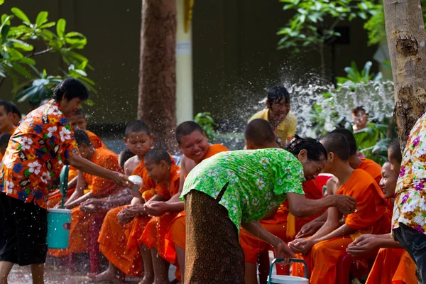 Water pouring to hands monk in Songkran festival on april 13,201 — Stock Photo, Image