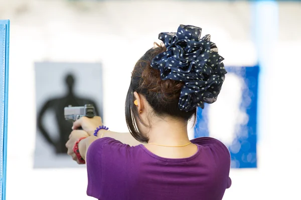 Target practicing with gun In the shooting range — Stock Photo, Image